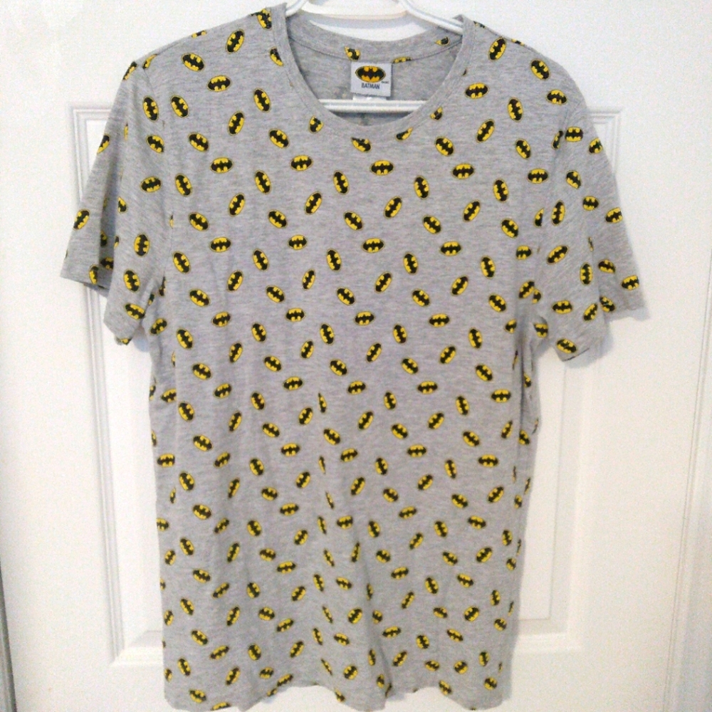 🔥2/$25🔥Batman t-shirt 👕, Men's medium, Gray color